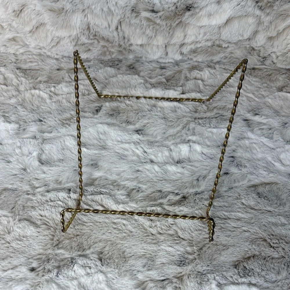Gold Tone Twisted Metal Plate/Book Stand Display